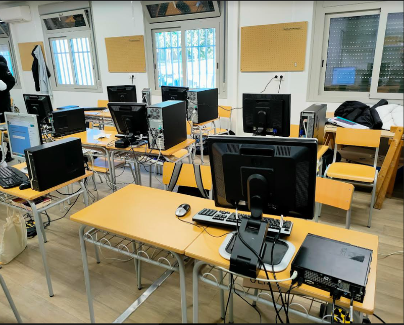 7 ordinadors de sobretaula cedits a l’Institut Vilafranca 2